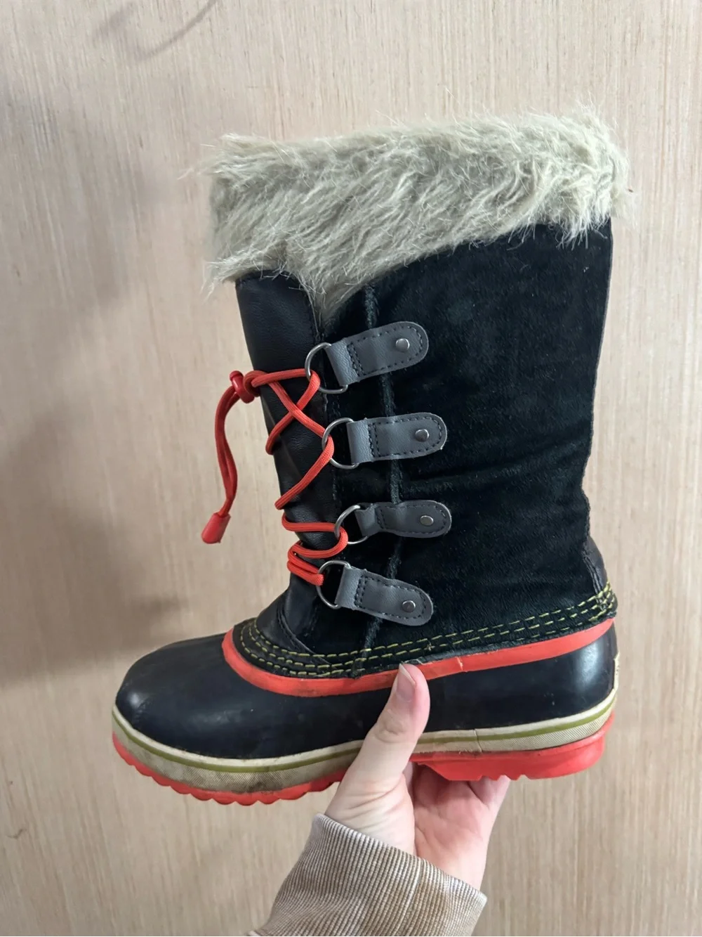 Women’s Sorel Black and Salmon Pink Snow Boots with Faux Fur Trim Size 6